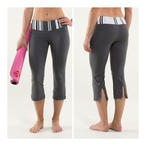 Lululemon Gather & Crow Crop Yoga Leggings
